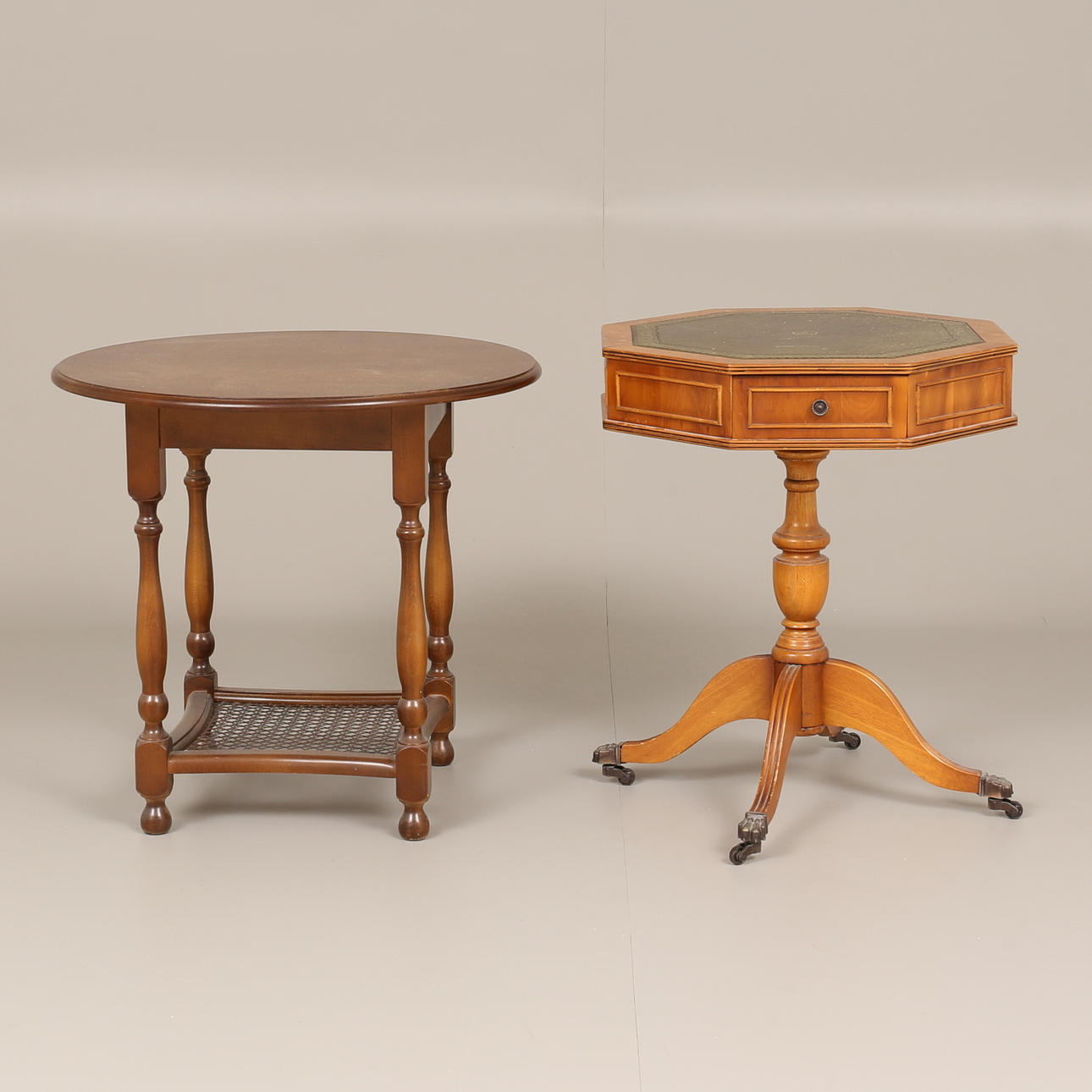 BORD, 2 st. oktogonalt och runt.