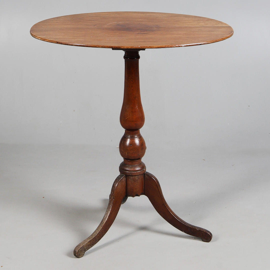 A 19TH CENTURY TRIPOD TABLE.