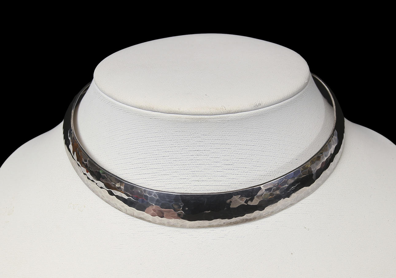 NECKLACE, rigid with hammered surface, Sterling silver, design Stigbert, 1970s.