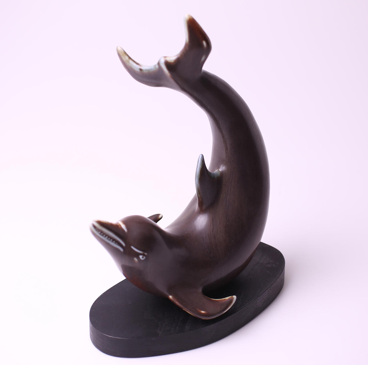 GUNNAR NYLUND. FIGURIN - DELFIN, stengods, signerad GN - Rörstrand, 1900-tal.