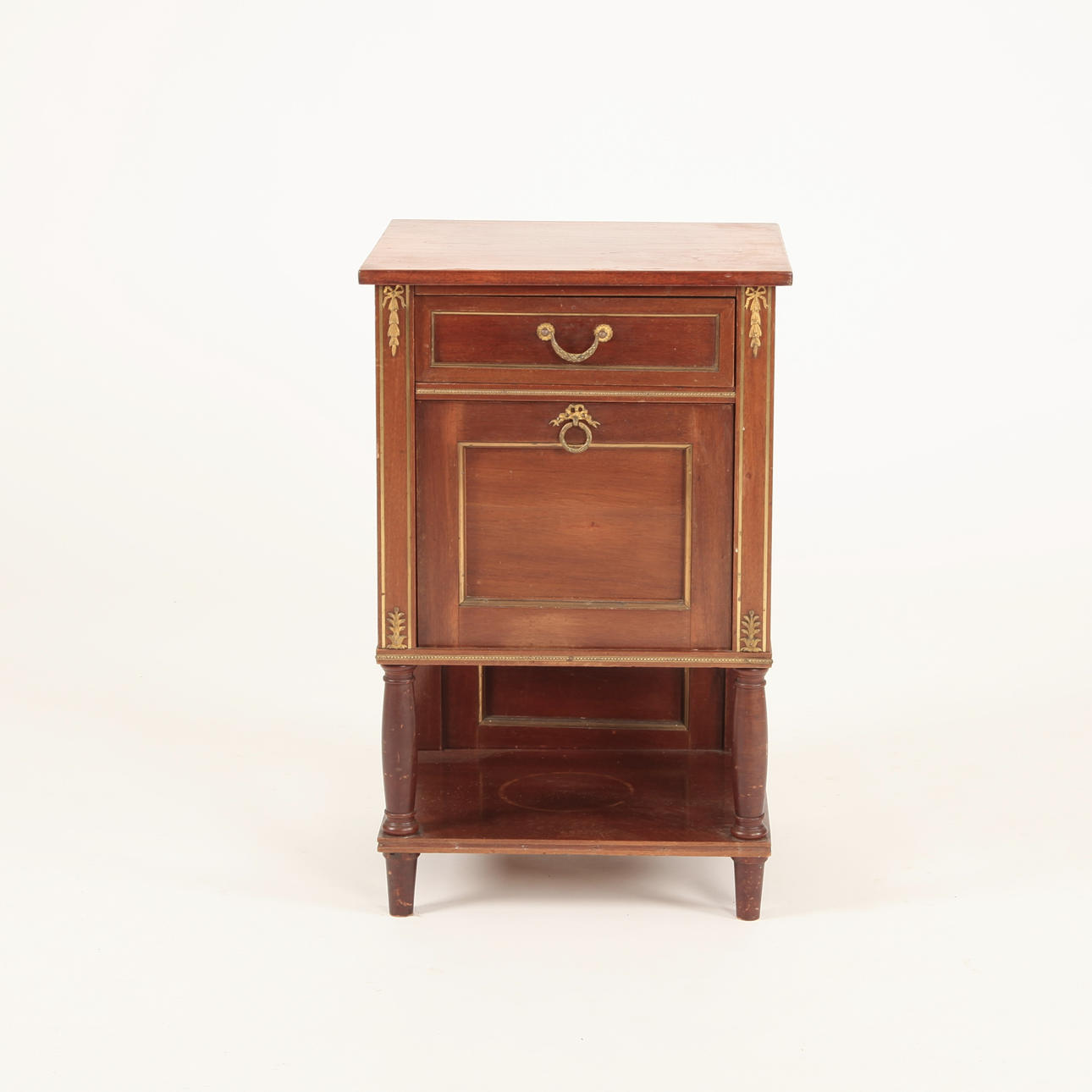 A mahogany bedside table, 20th century.