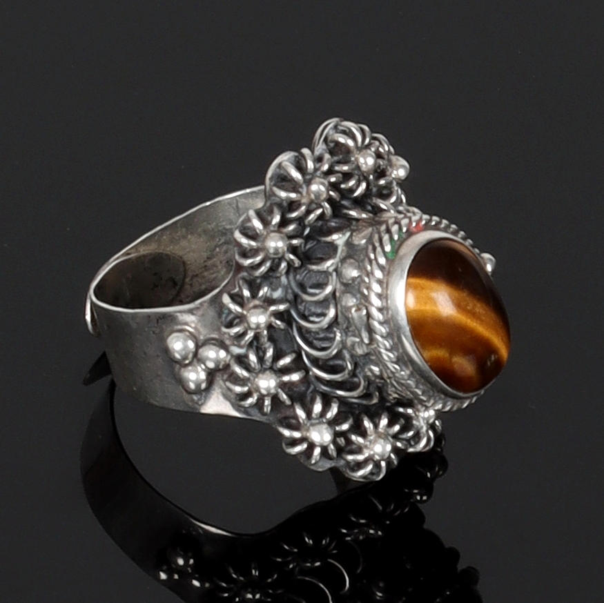 SILVER RING, tiger's eye, openable hide.