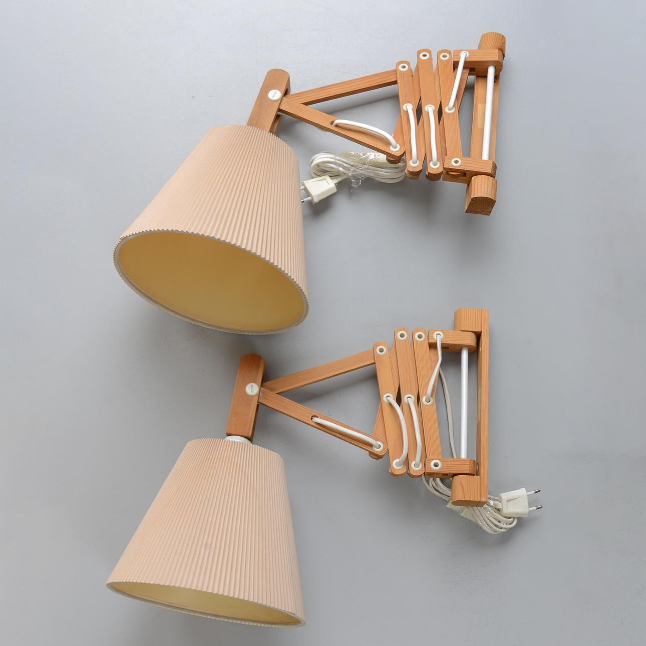 VÆGLAMPER, saksemodel, et par, 1950/60'er.