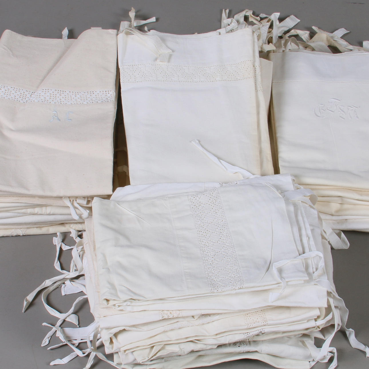 PARTI LINNE, örngott med broderi, 56 st. 1900-tal.