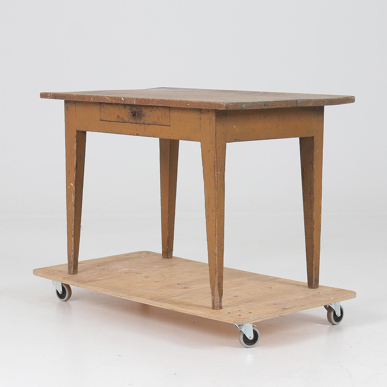 MESA, almoge, mesa tipo gorro, madera pintada. Siglo XIX.