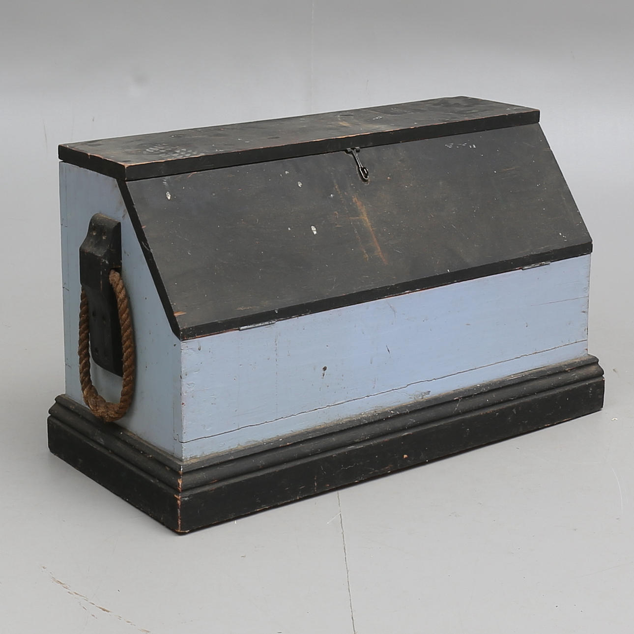 SKOMAKARLÅDA, med tillbehör.