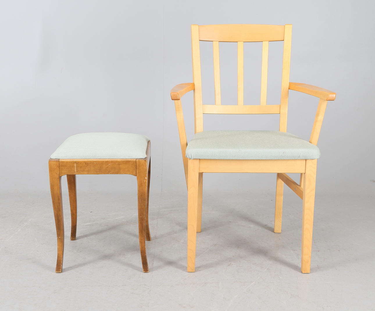 KARMSTOL, möjligen Öland Nils-Göran Gustafsson, Stolab, samt pall, 1900-tal.