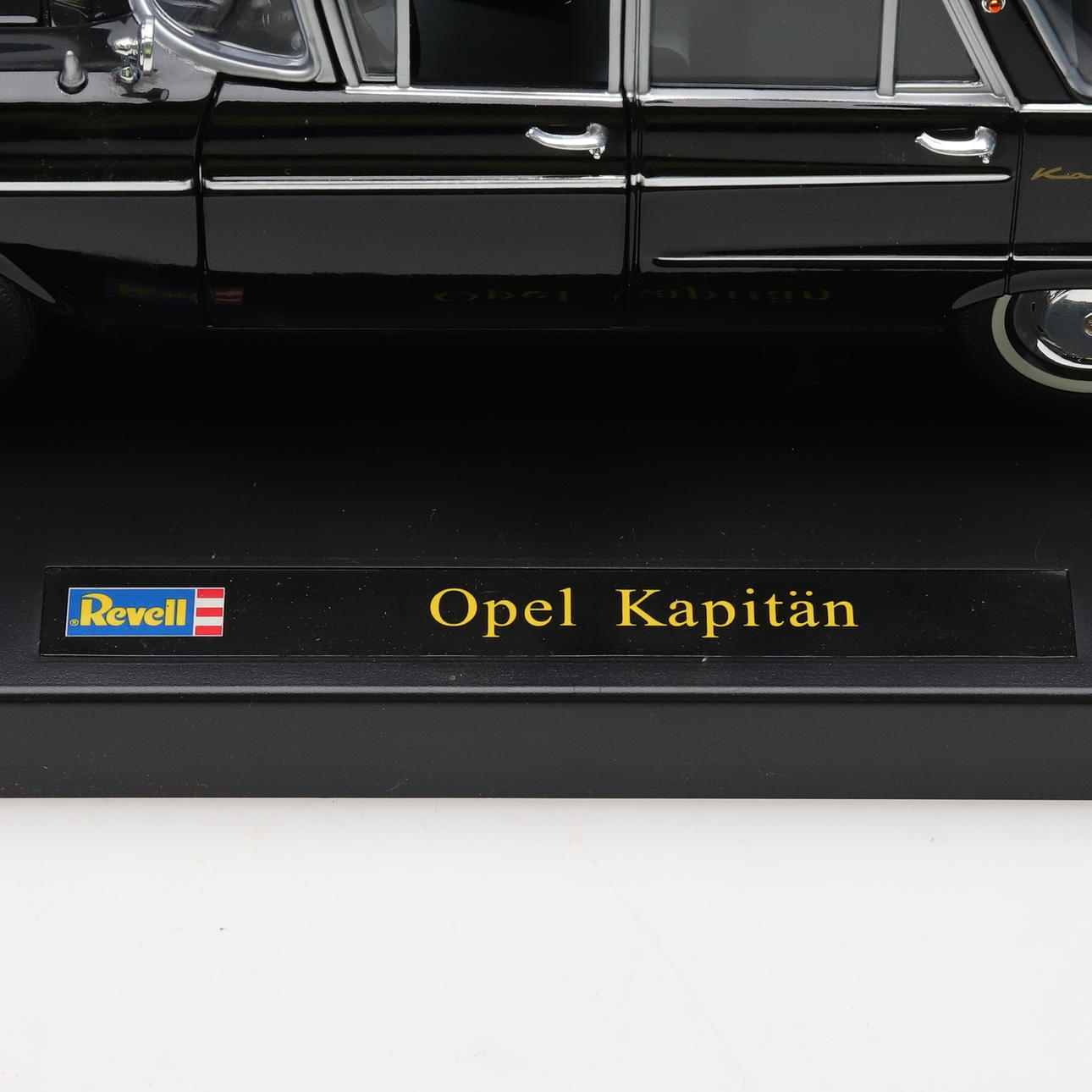 MODEL CAR, Opel Kapitän, Revell, scale 1:18. Toys - Model cars