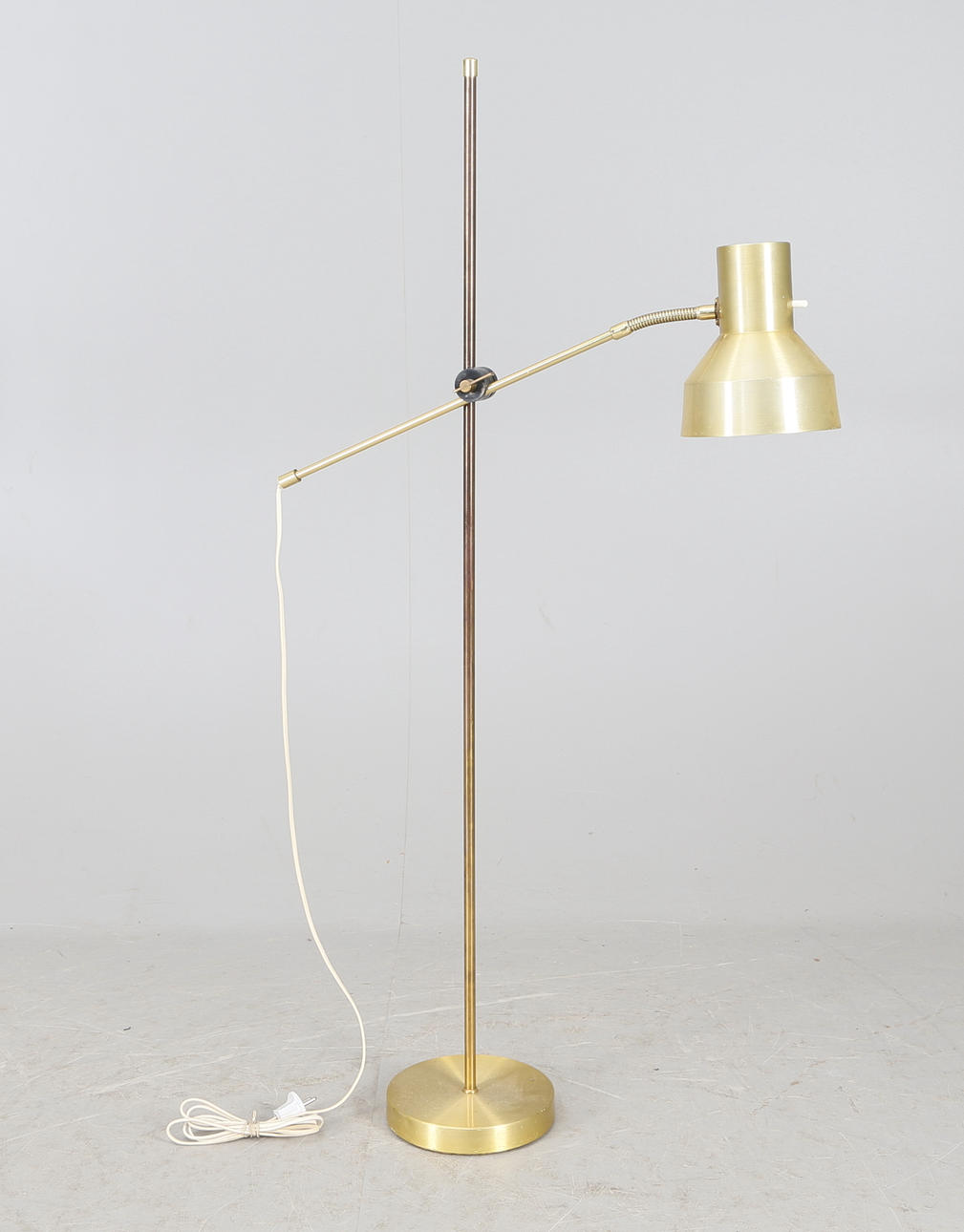 GOLVLAMPA, mässing, 1970-tal.