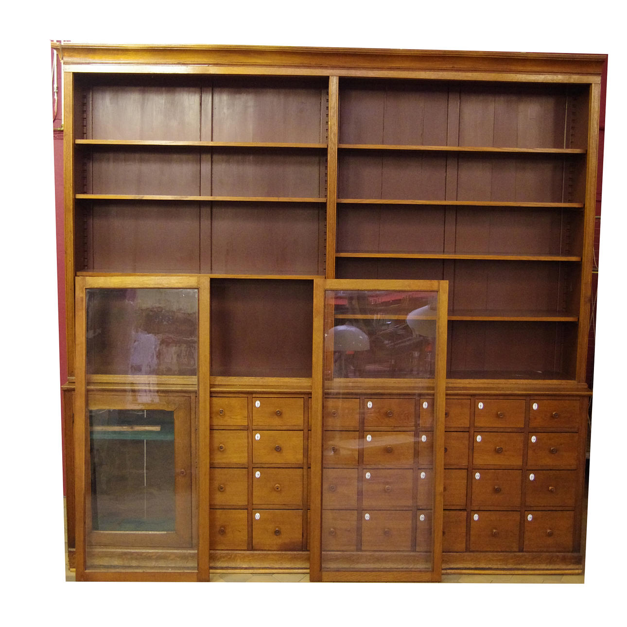 KÖPMANSDISK MED HYLLÖVERDEL, ek, tidigt 1900-tal.