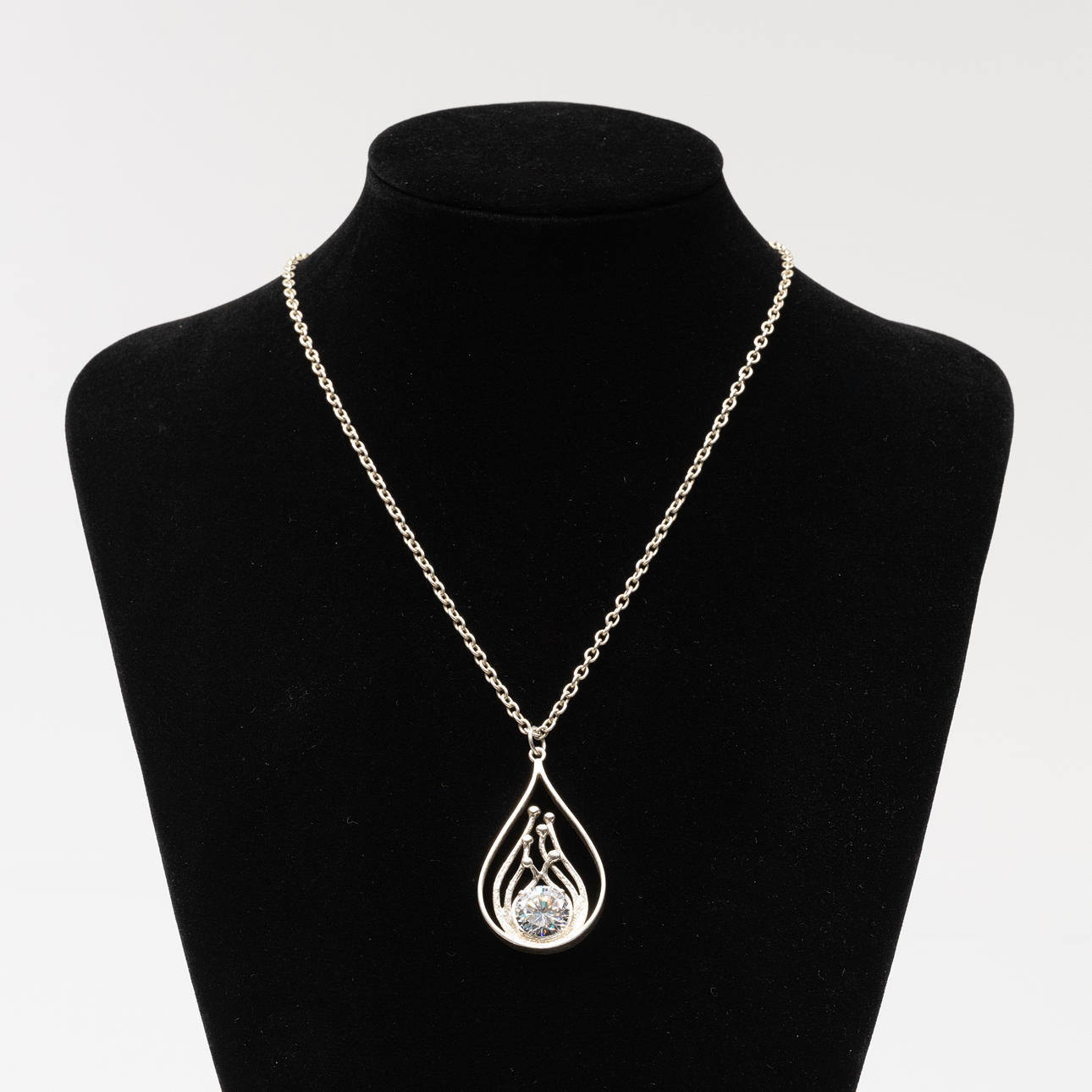 COLLIR, sterling silver, cubic zirconia.