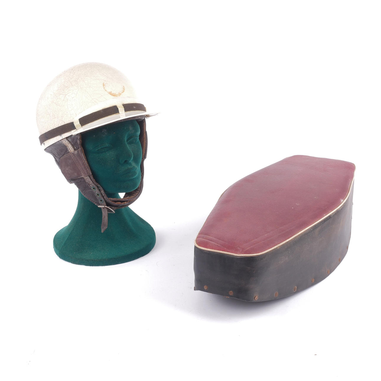 LIMSADEL OG KNALLERTHJELM MED MODELHOVED, midten af det 20. århundrede.