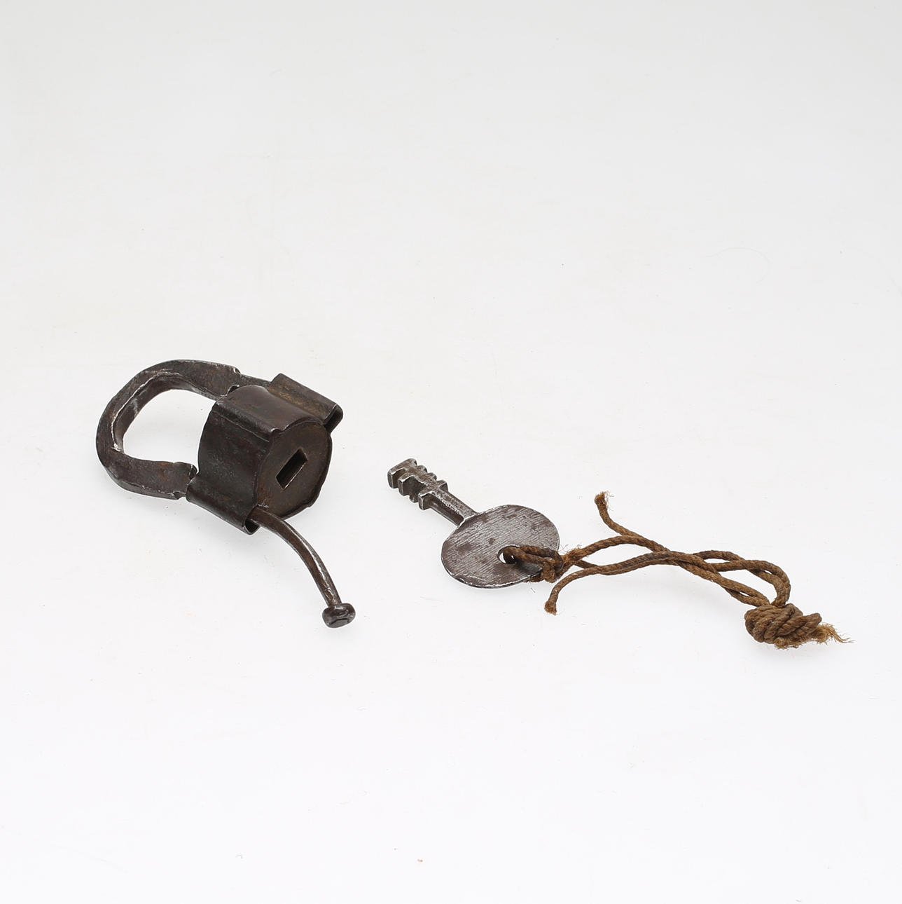 POLHEMSLÅS, smide, 1800-tal.