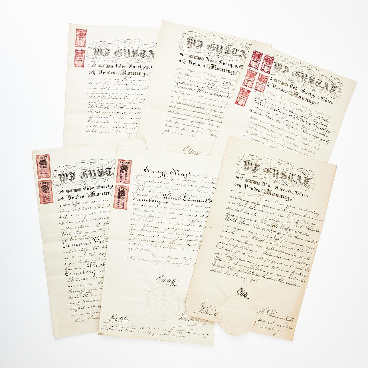 GUSTAV V. Six personally signed documents on appointments at Skånska Dragonregementen.