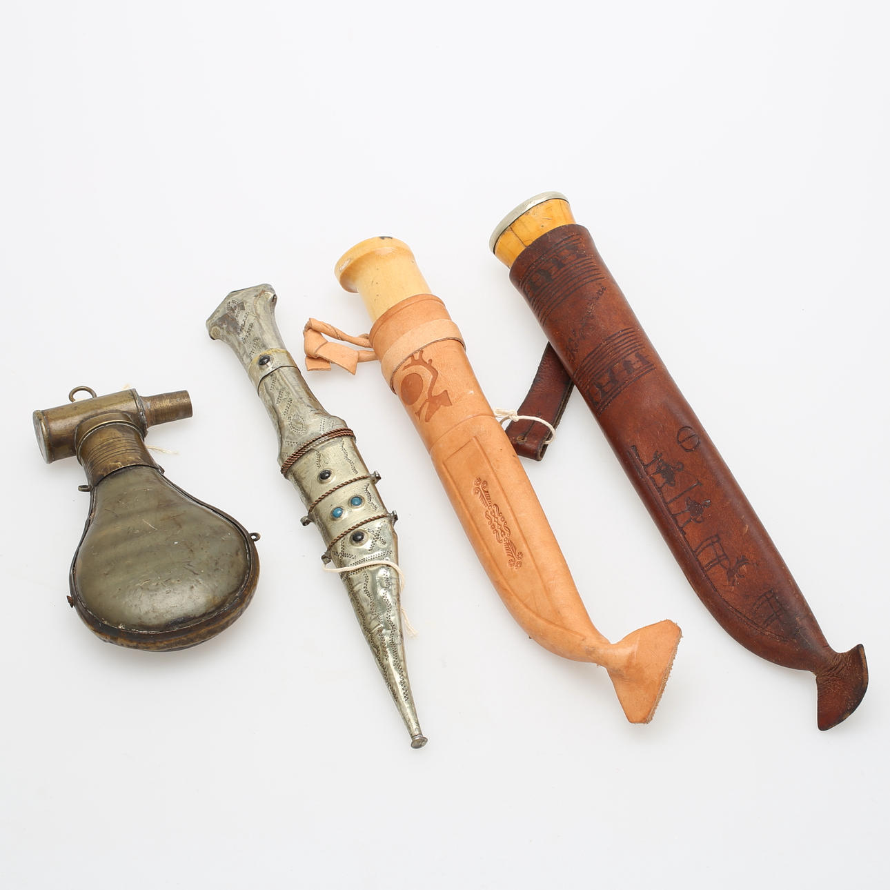 SAMEKNIVAR, 2 st, DOLK samt KRUTHORN.