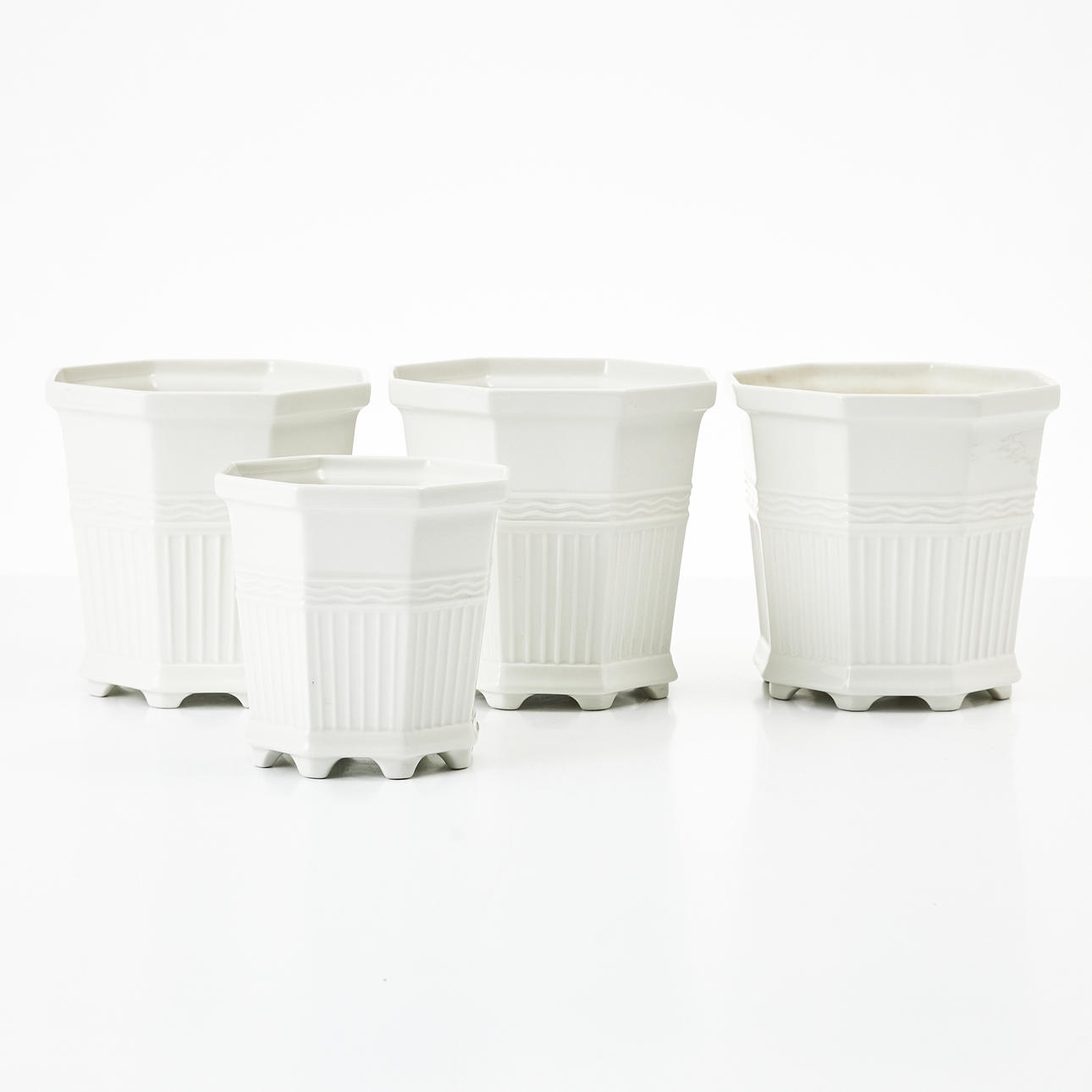 4 “Waldemarsuddekruka” outer liners, Rörstrand och Gustavsberg.