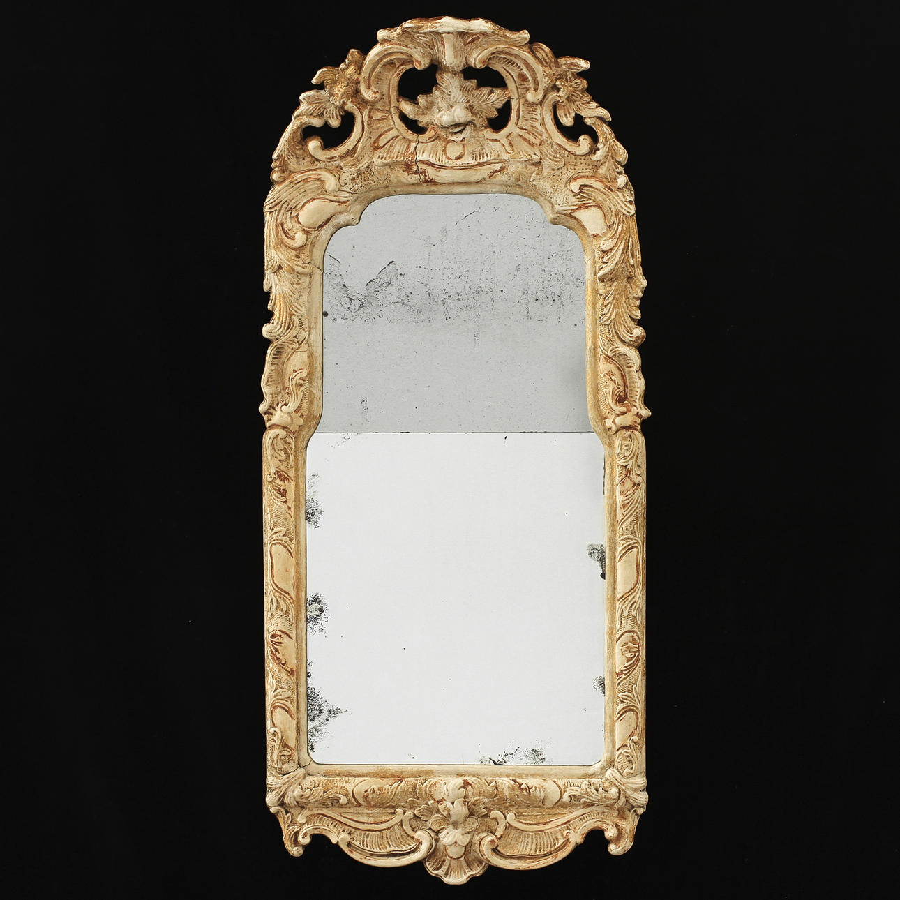 SPEGEL, rokoko, 1700-talets andra hälft. Hallstämplad Stockholm.