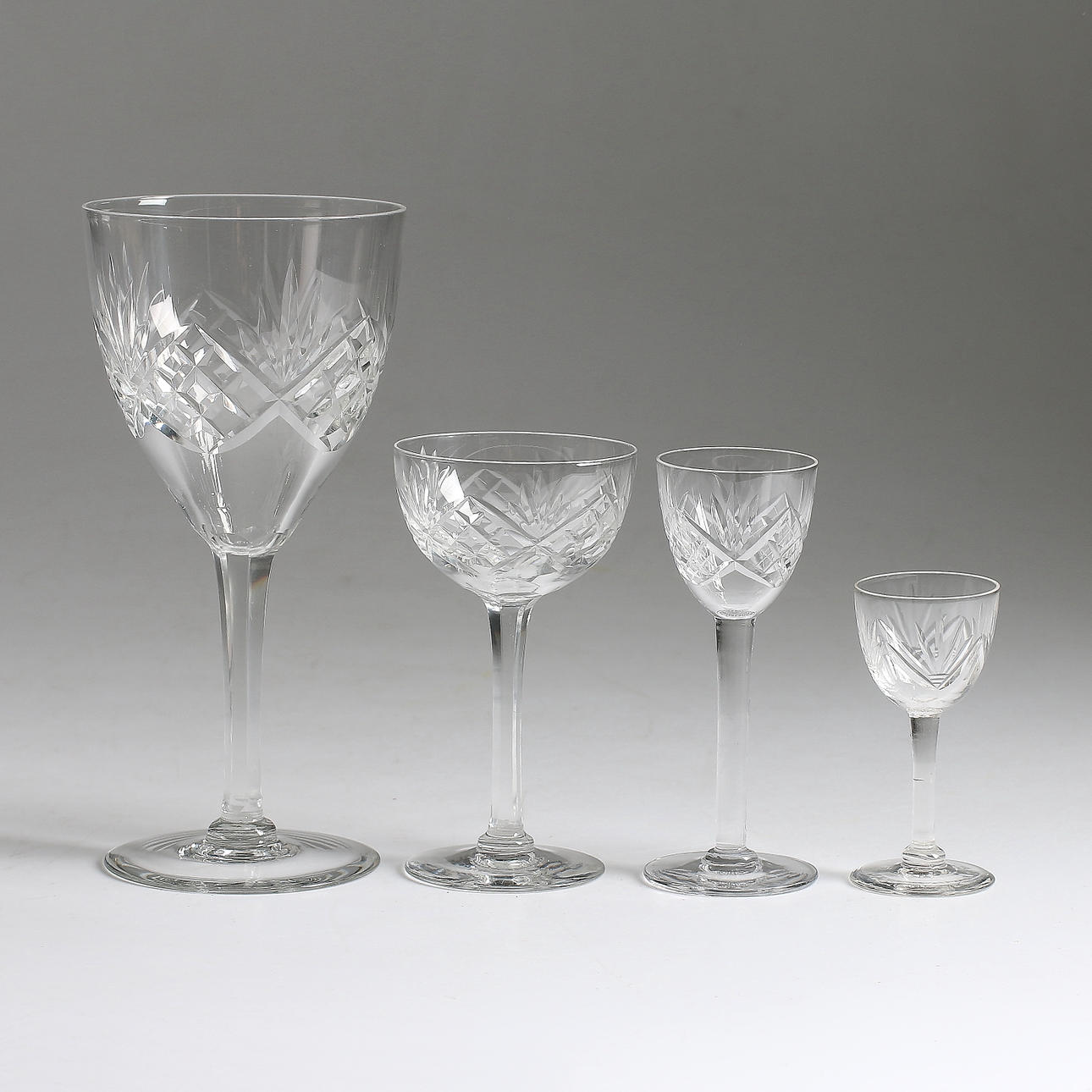 GLAS, 22 delar, snarlika, helgaslipning. 1900-tal.