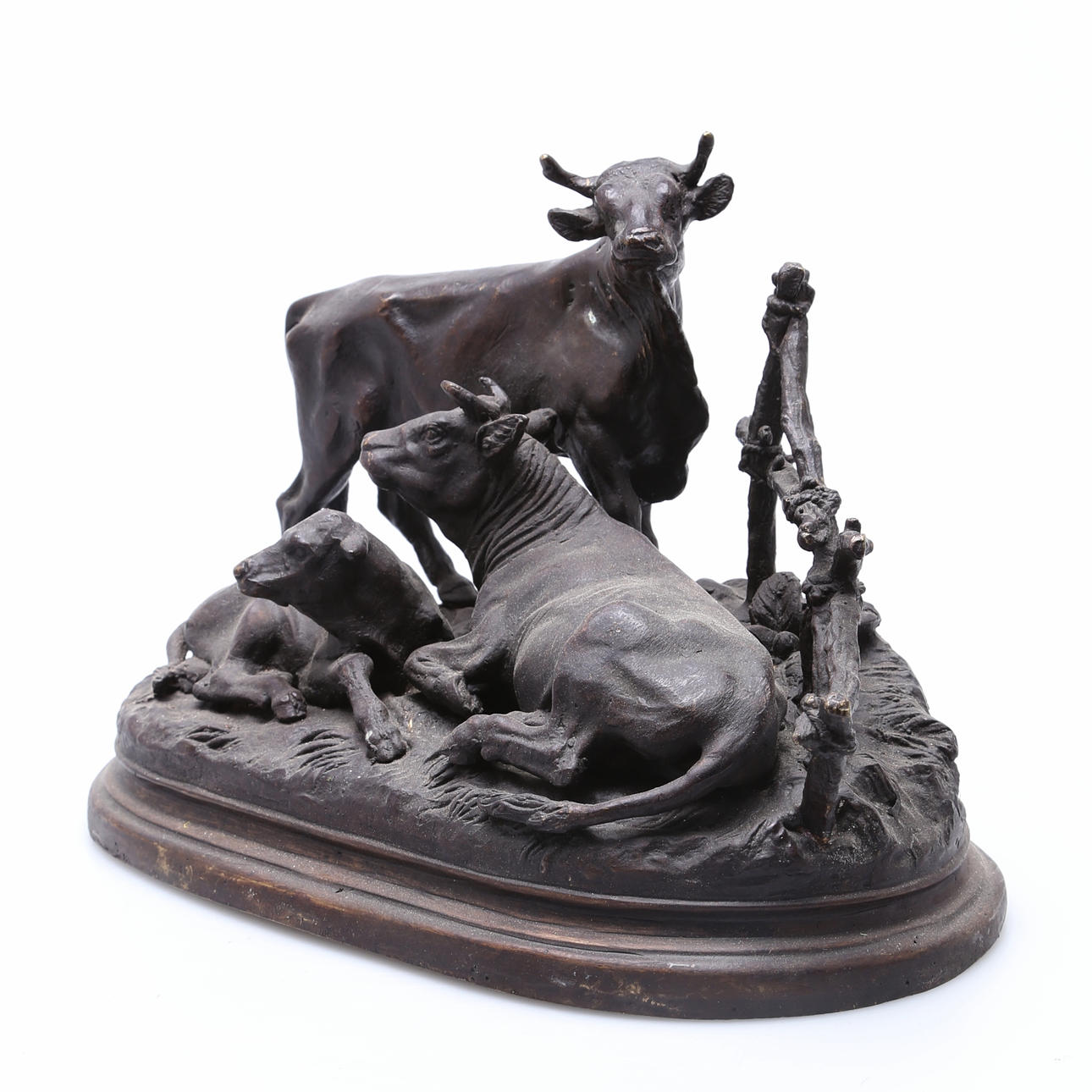 OIDENTIFIERAD SKULPTÖR. Kofamilj, brons, otydligt signerad.