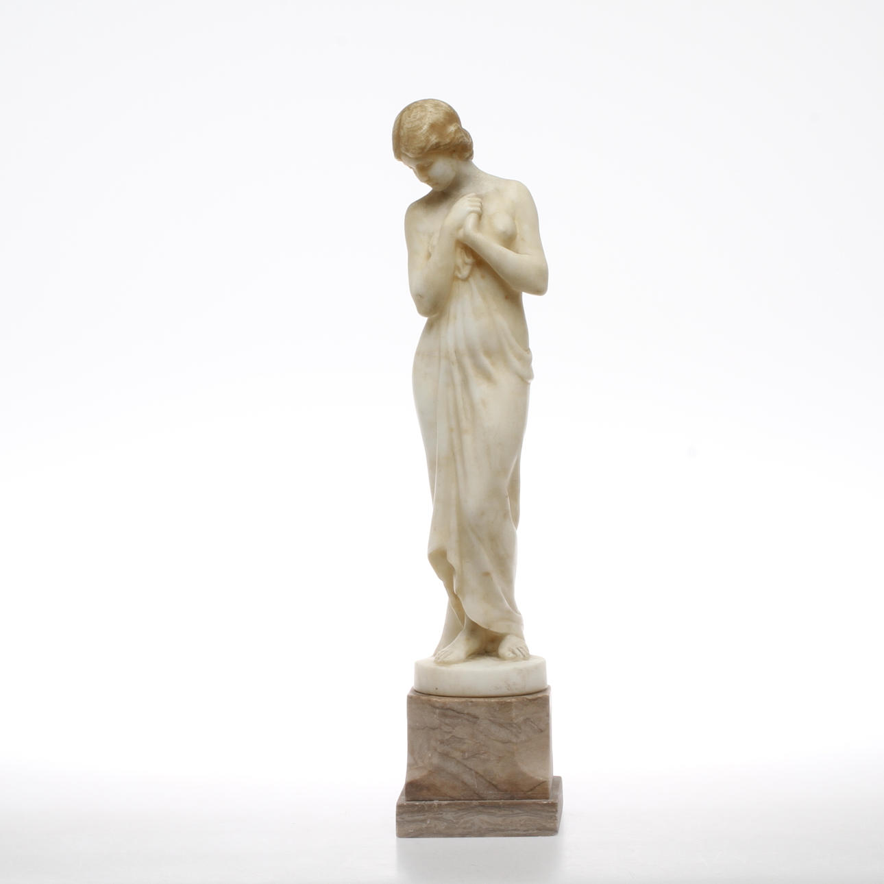 RUDOLF KAESBACH. Skulptur, alabaster, stående kvinna, signerad.