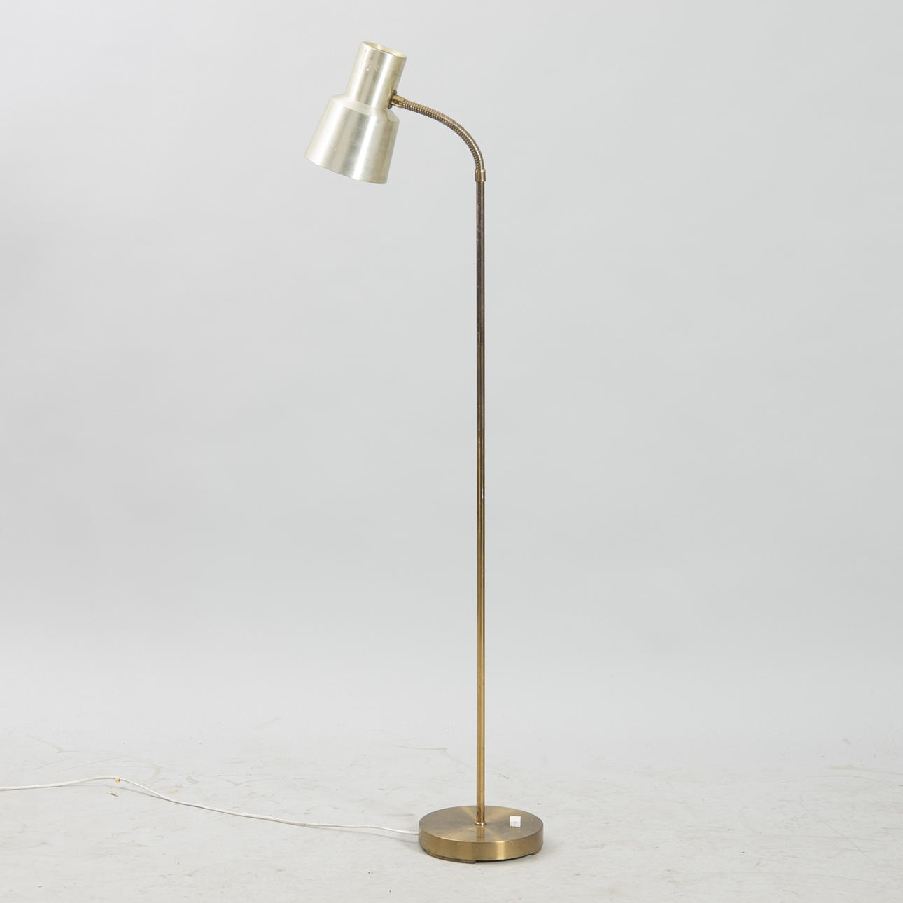 GOLVLAMPA, mässing, EWÅ Värnamo.