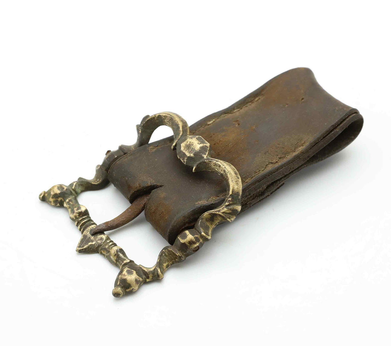 A gilt bronze buckle, iron, 17th/19th century.