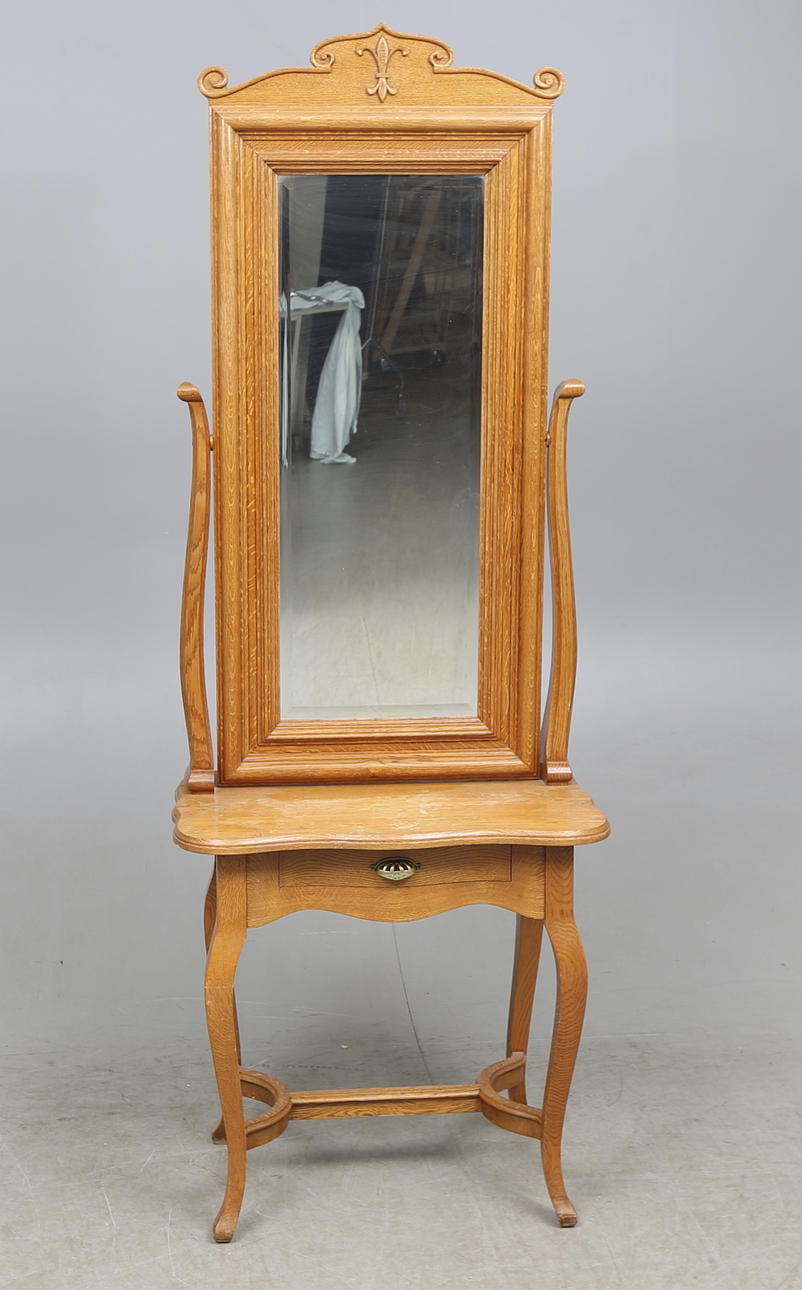 TOALETTBORD, rokokostil, 1900-talets första hälft.