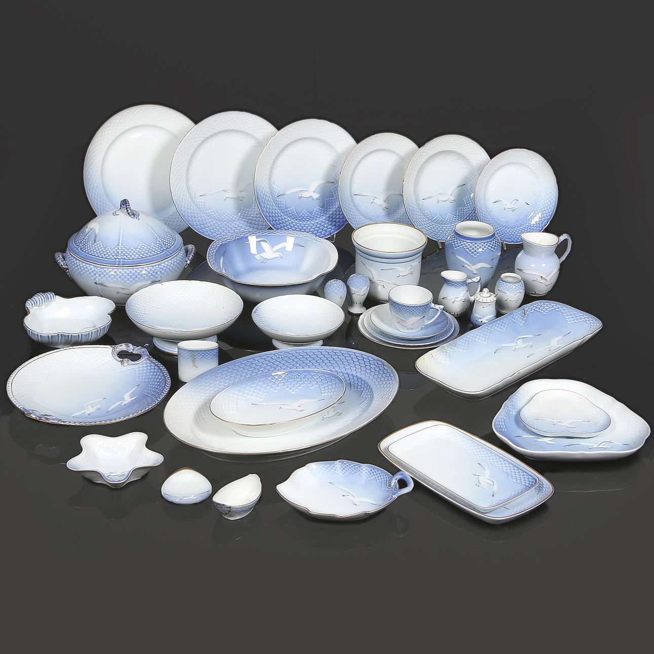 MAT/KAFFERSERVIS, 125 delar, porslin, "Blå Måsen", Bing & Gröndahl. Danmark.