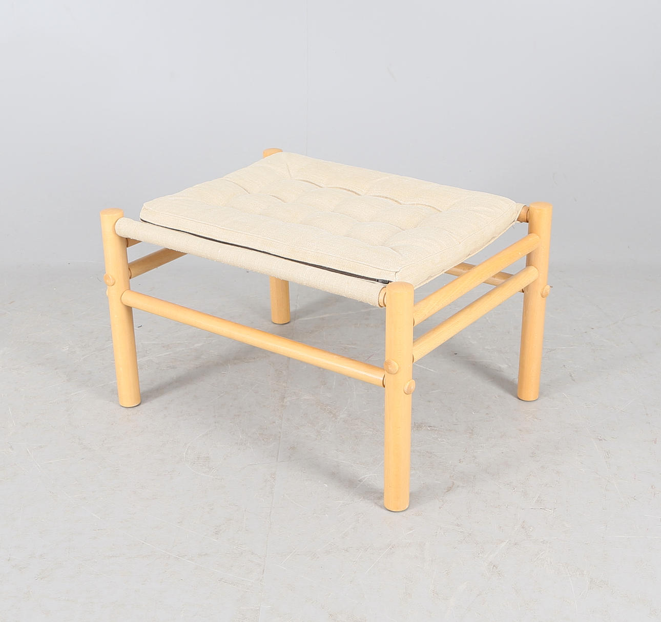 PALL, tillhörande fåtölj "Junker", Dux, 1900-talets mitt.