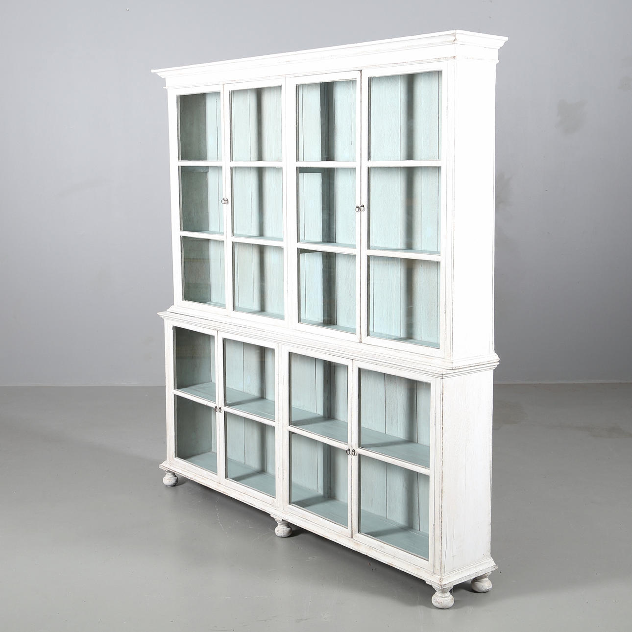 VITRINSKÅP, bemålat trä, renoverat.