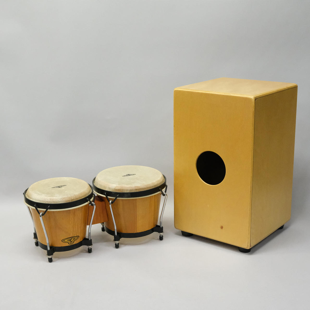 BOMBOS DE BONGO Y CAJA DE CAJONES.
