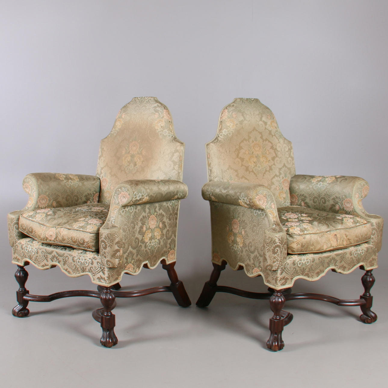 FÅTÖLJER, ett par, Queen Anne-stil, 1900-tal.