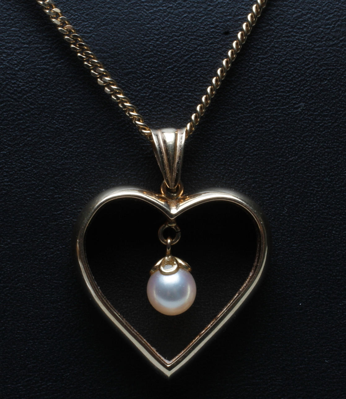 HALSKEDJA SAMT HÄNGE, 18k guld, vikt ca 15,5 gr.