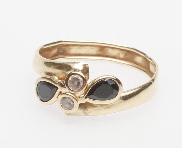 RING MED STENAR, 14k guld, vikt ca 1,5 gr.