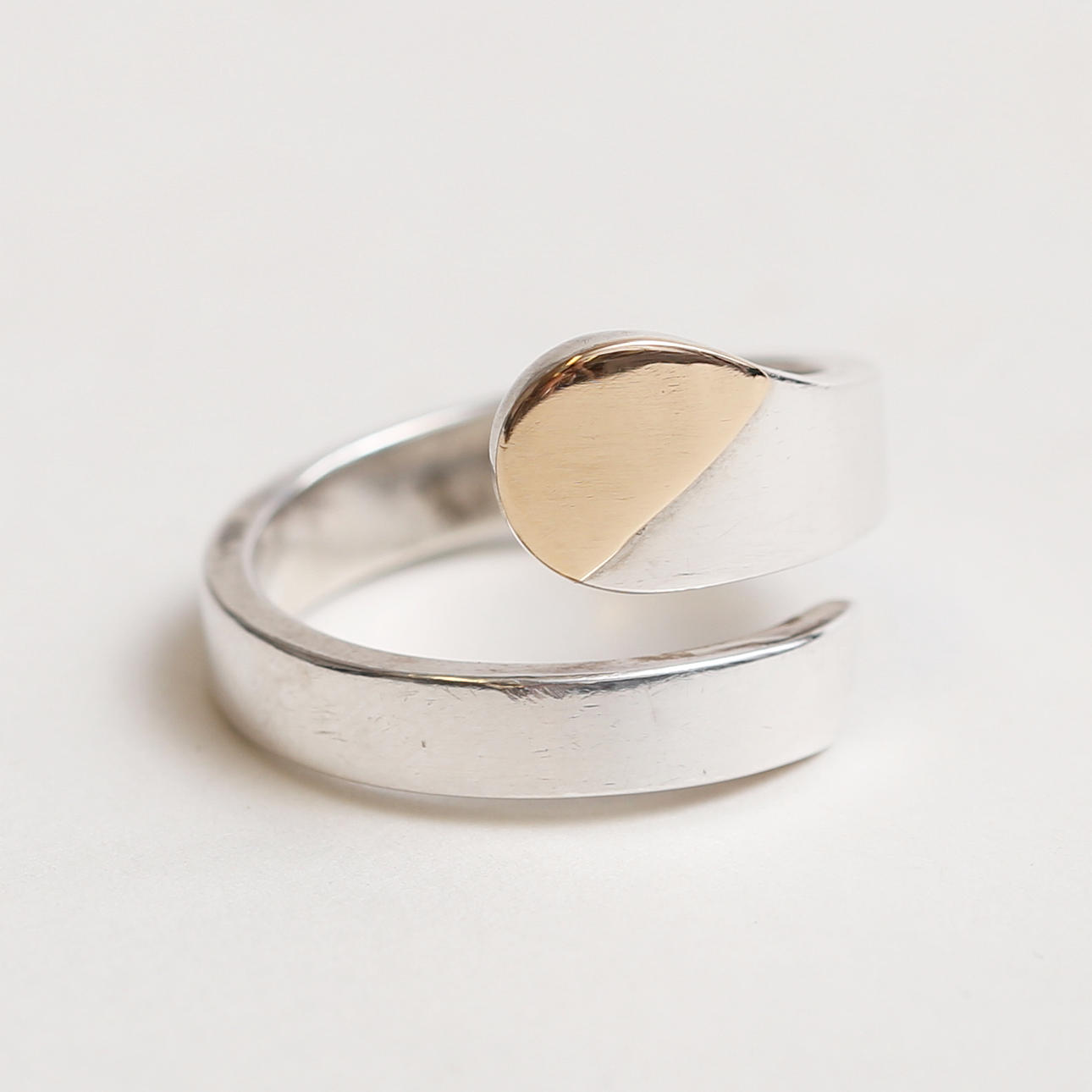 RING, 18k gold/ silver, 7,69 grams.