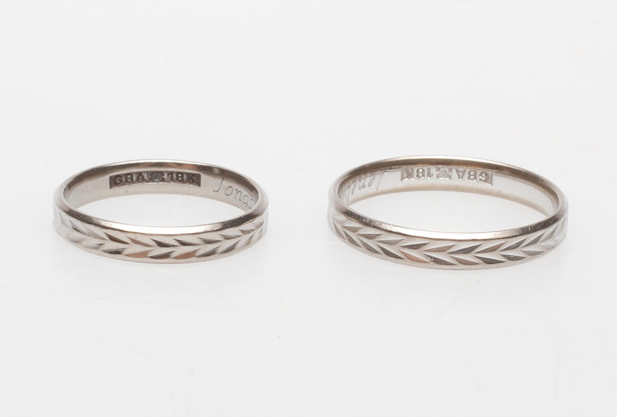 RINGAR, 2 st, 18k vitguld, vikt ca 6,8 gr.