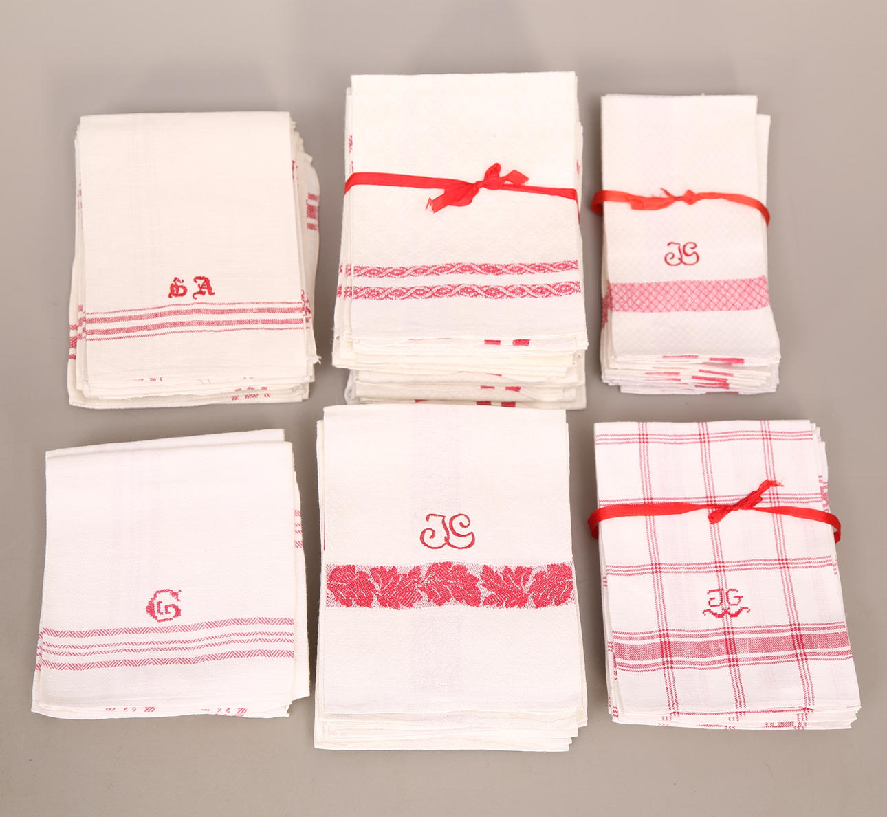 HANDDUKAR, 44 st, rödvita + GÄSTHANDDUKAR, 8 st, rödvita.