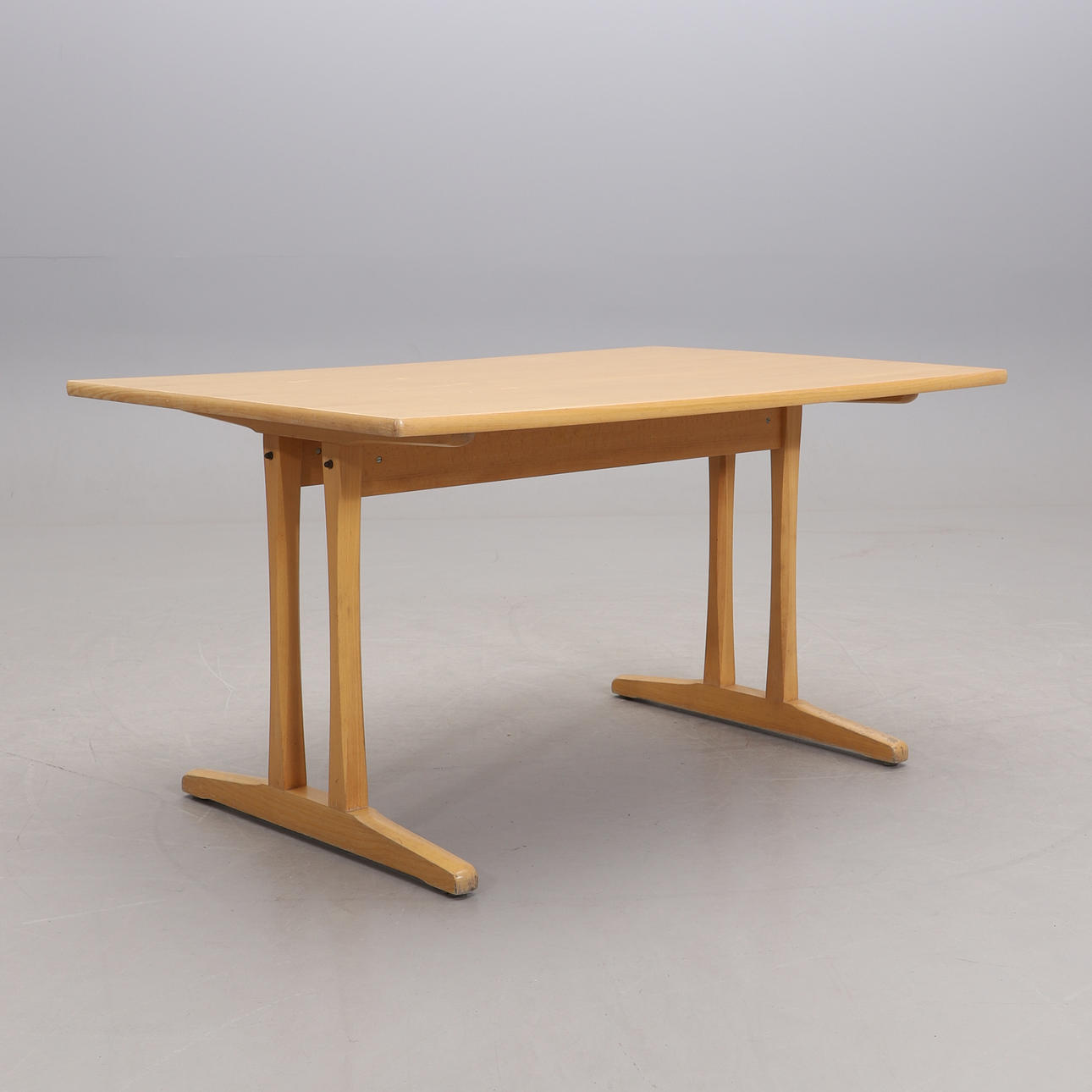 BØRGE MOGENSEN, a dining table, book, “Shaker”, model C18.