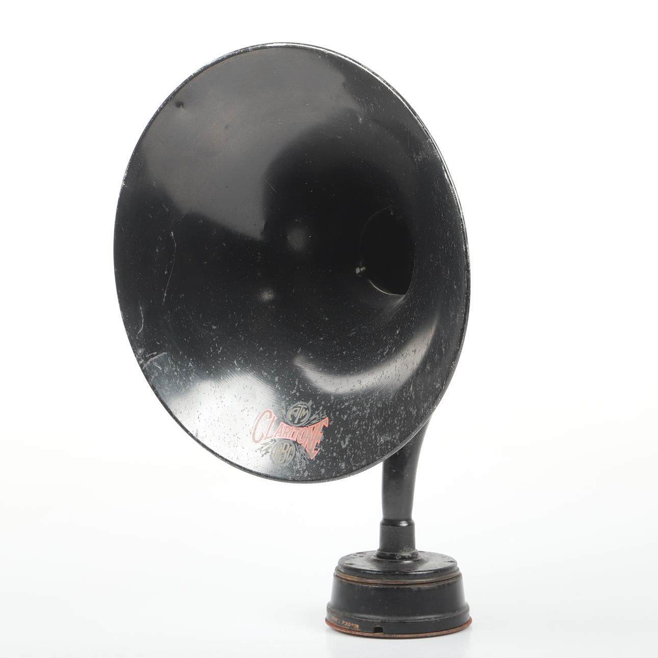 A “Claritone” loudspeaker, black lacquered plate, BBC, 1920s.