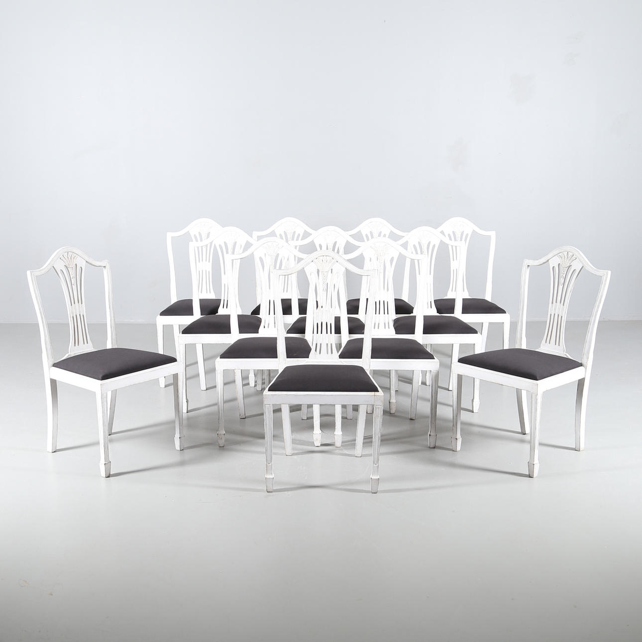 MATSALSSTOLAR, 12 st Hepplewhitestil, 1900-talets mitt.