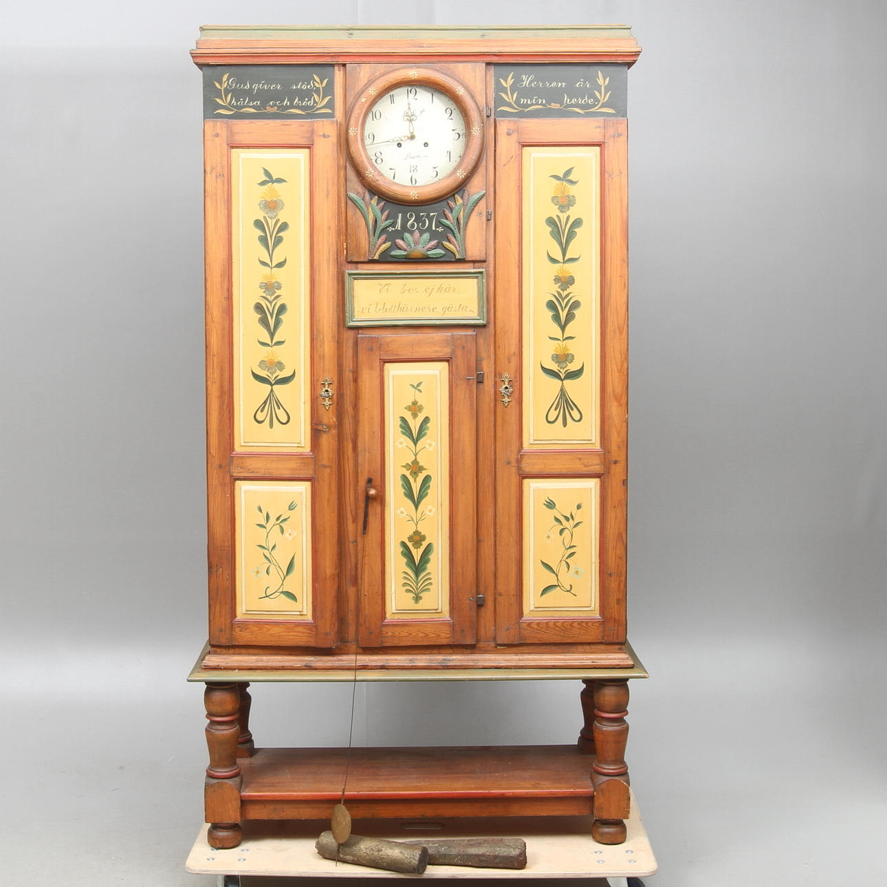 KLOCKSKÅP, allmoge, daterat 1837.