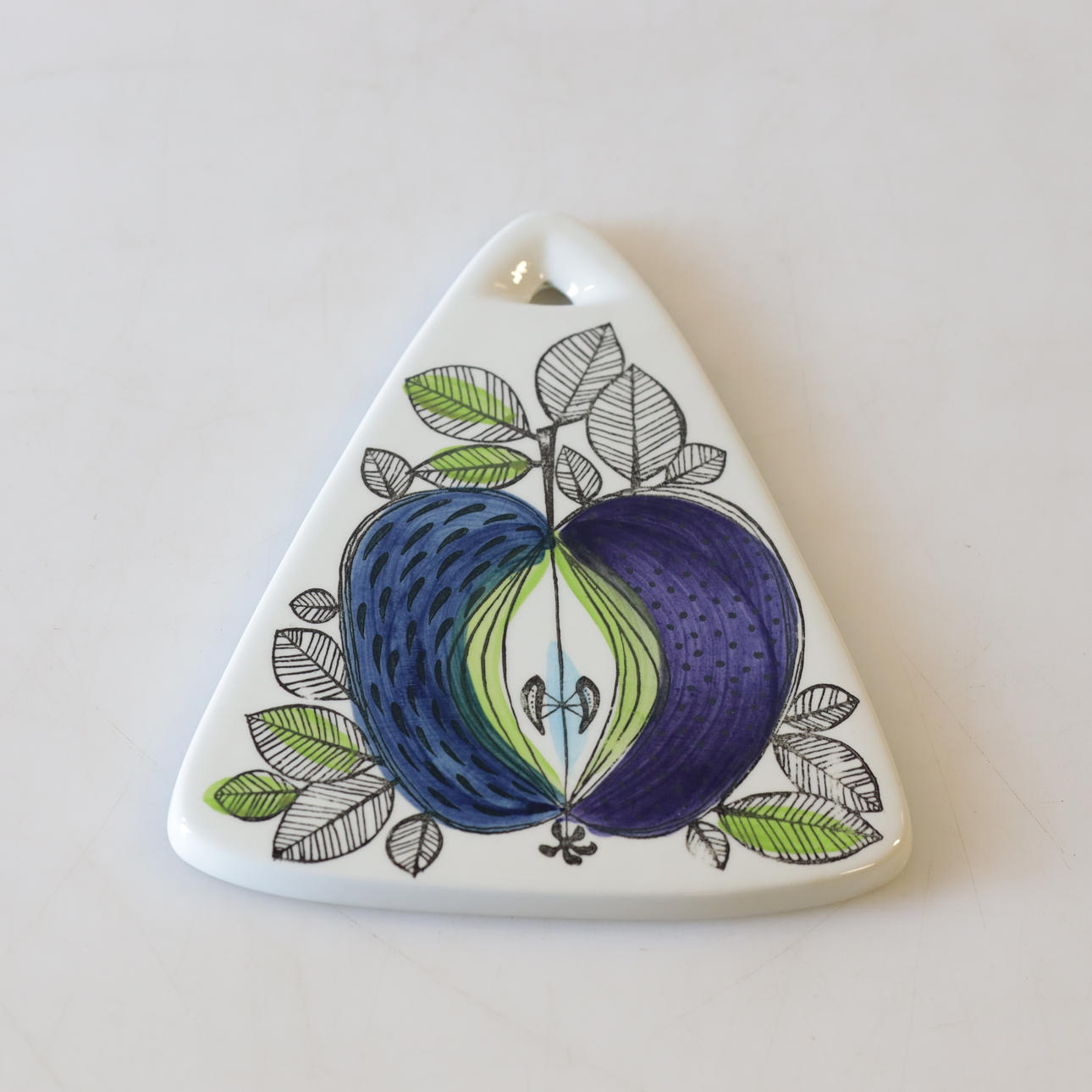 SIGRID RICHTER. Cutting board, porcelain, “Eden”, Rörstrand.