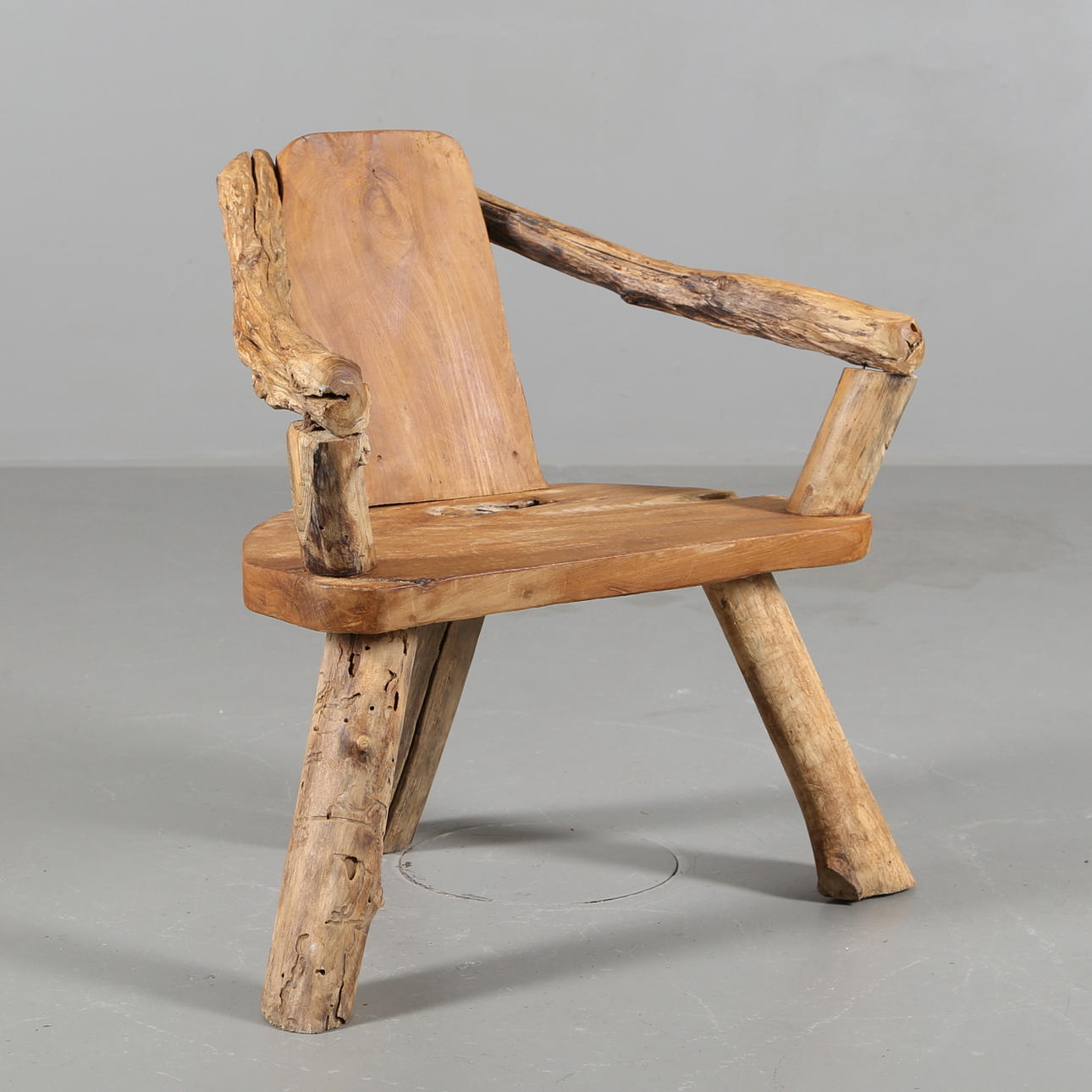 BÄNK/KARMSTOL av massiv teak.