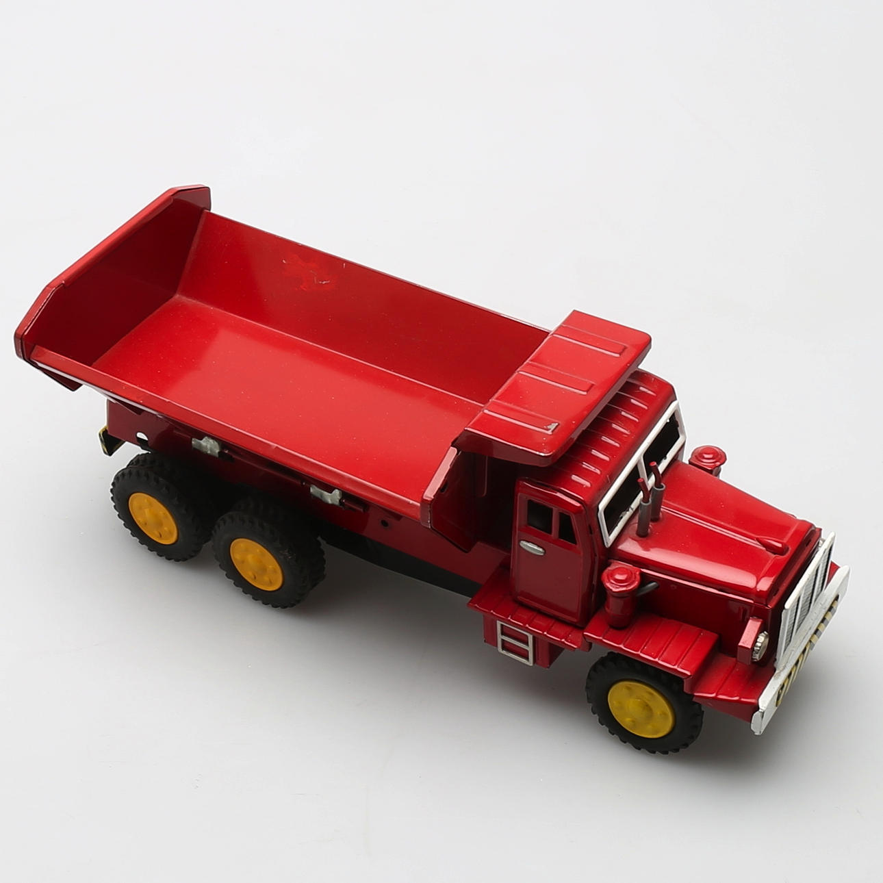 LEKSAKSBIL, plåt, lastbil med friktionsmotor, SSS international.