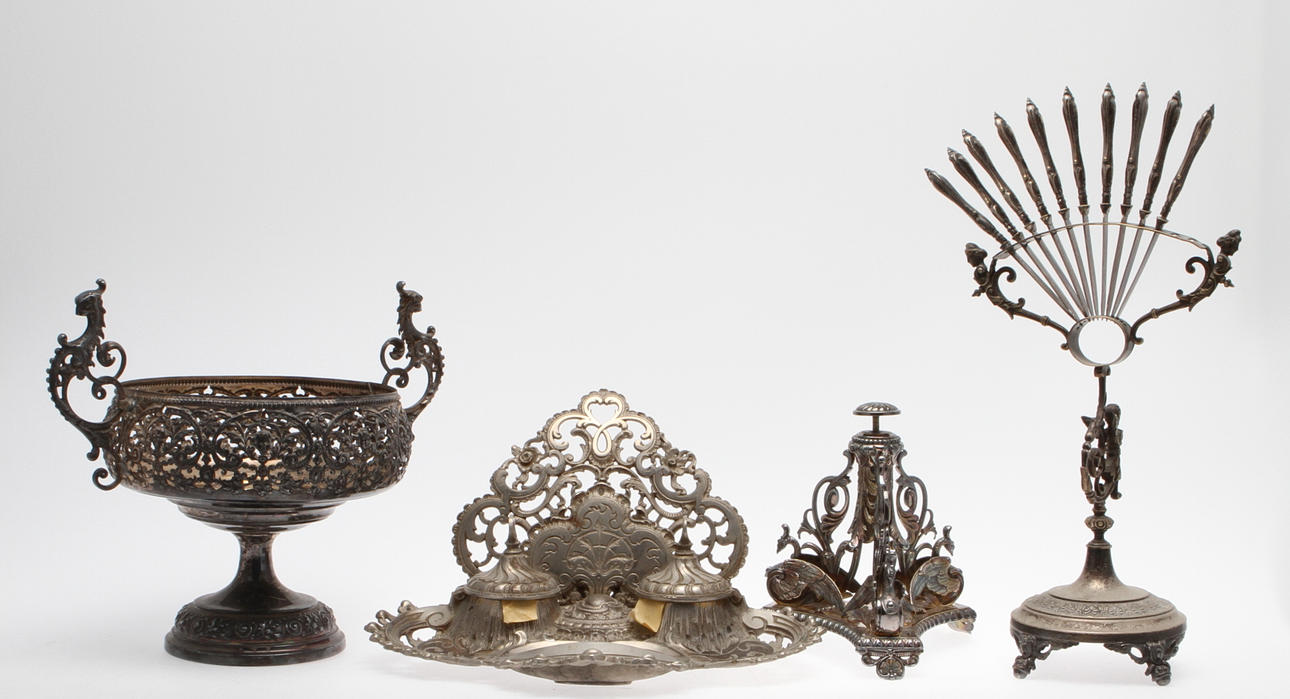 VITMETALLSFÖREMÅL, 4 delar, 1800/1900-tal.