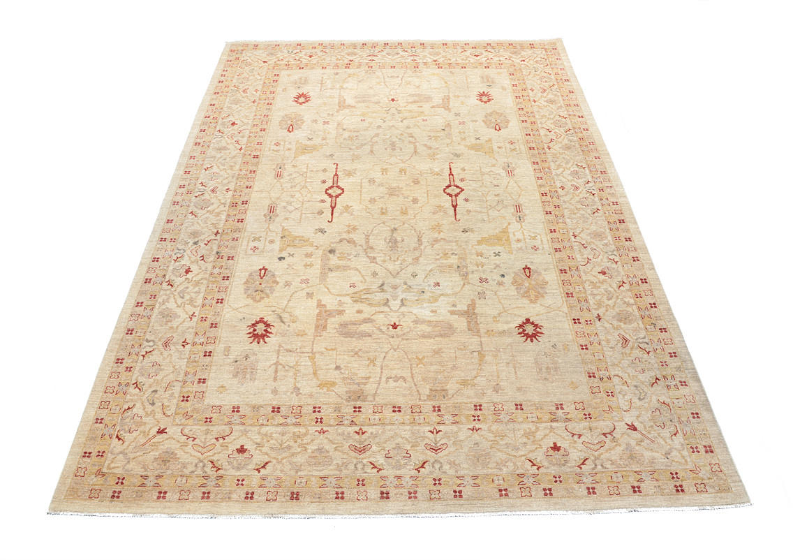 ORIENTALISK MATTA. Pakistanska Ziegler. Mått ca. 339 x 245 cm.