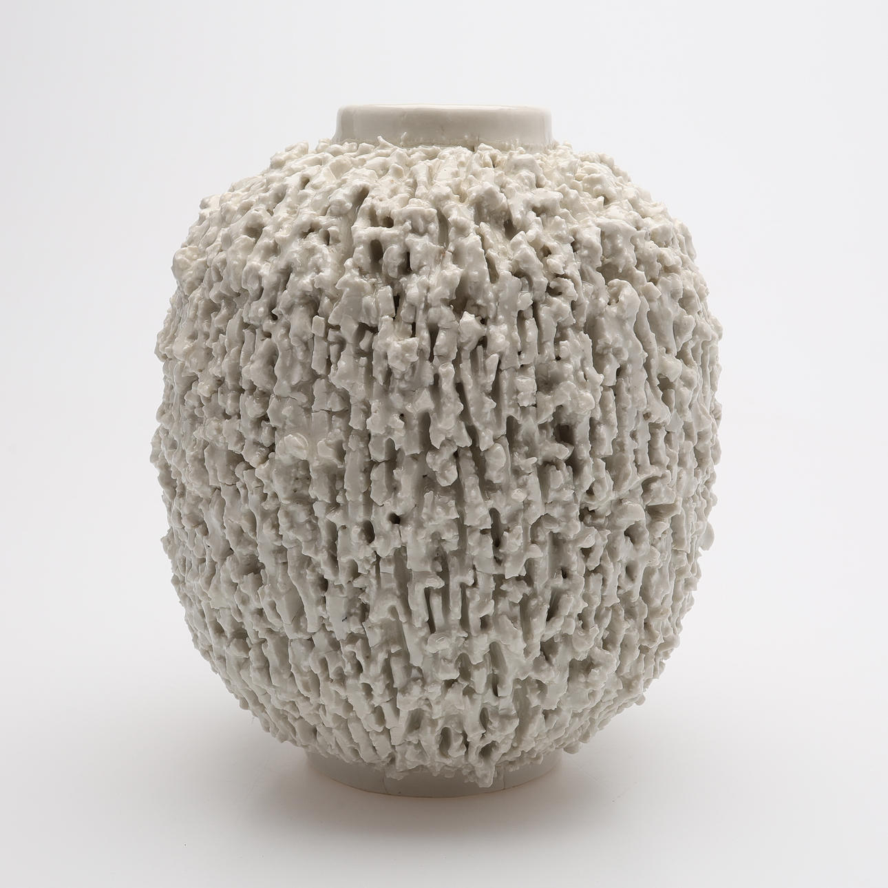 GUNNAR NYLUND. VASE, CHAMOTTE, RØRSTRENG.