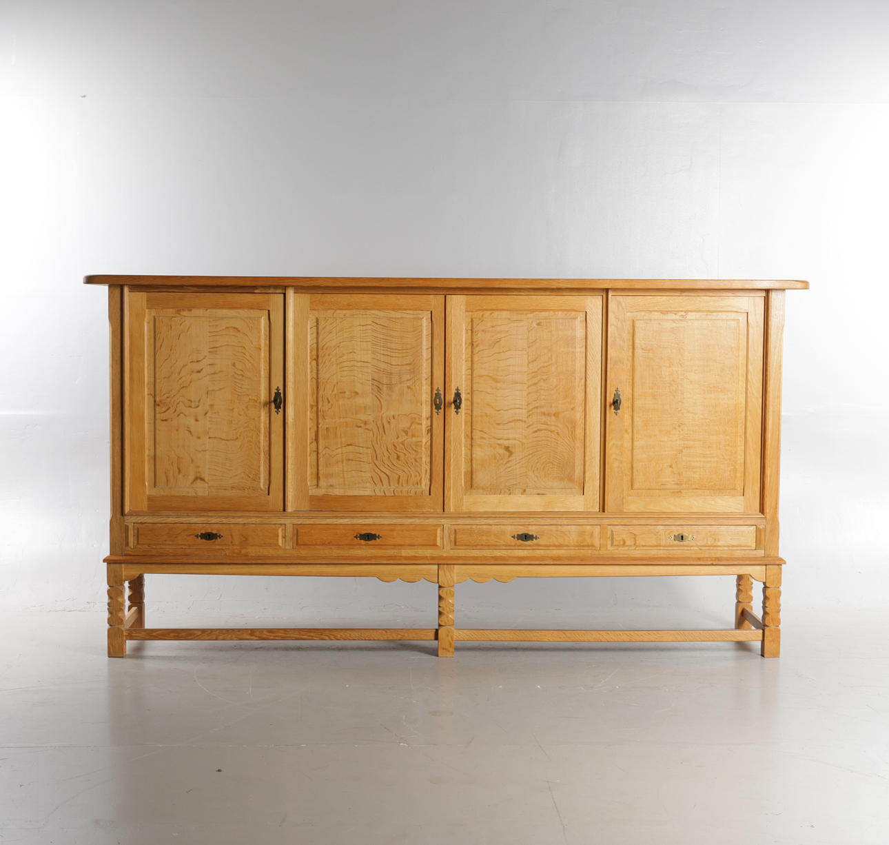DANSK MØBELDESIGN. Sideboard made of solid oak, front with doors, including drawers - Henry Kjærnulf style.