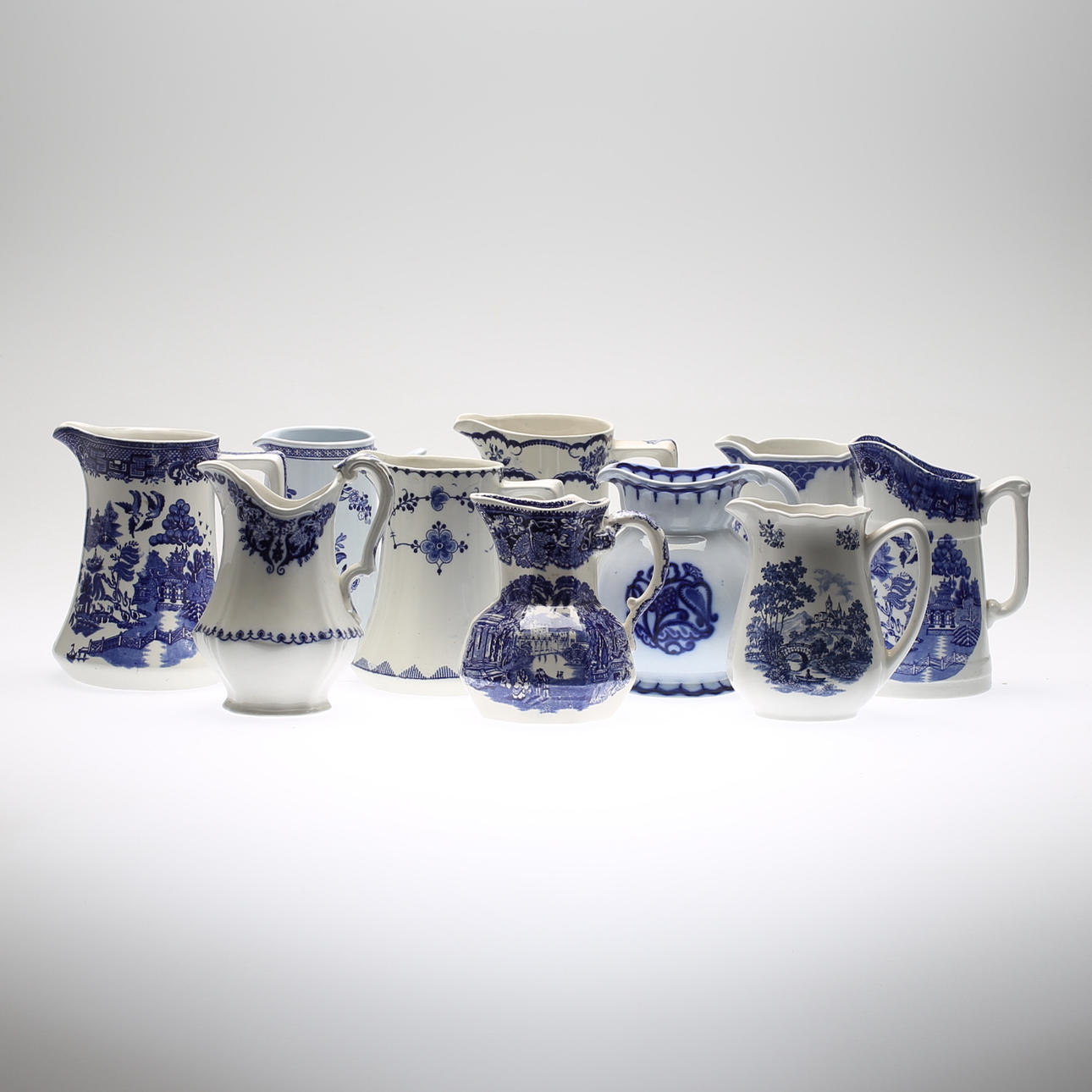 KANNOR, 10 st, porslin, bl a Gustavsberg och Mason's, 1800-/1900-tal.