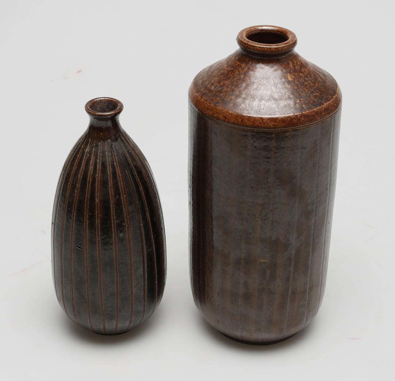 VASER, 2 st, stengods, Vallåkra, signerade.